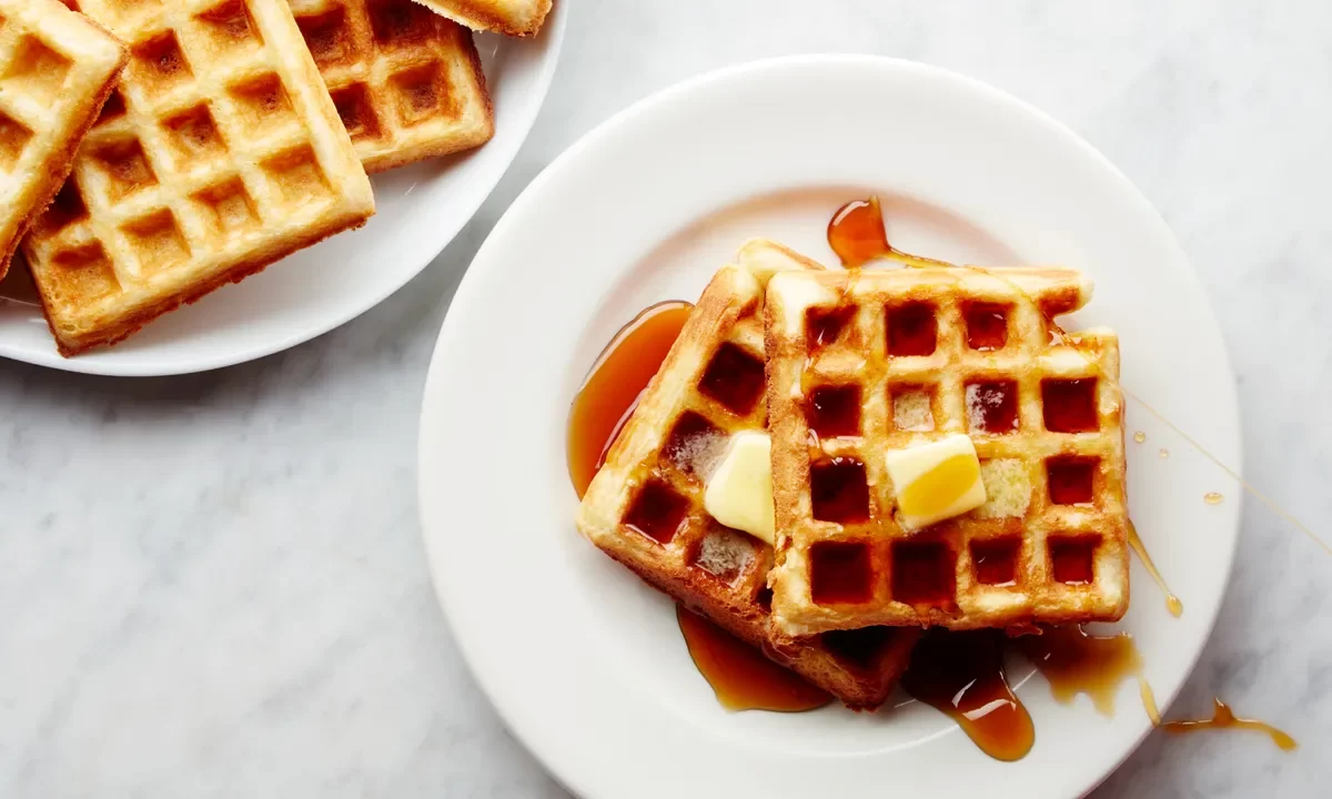 Receta e ditës: Waffel të butë me banane