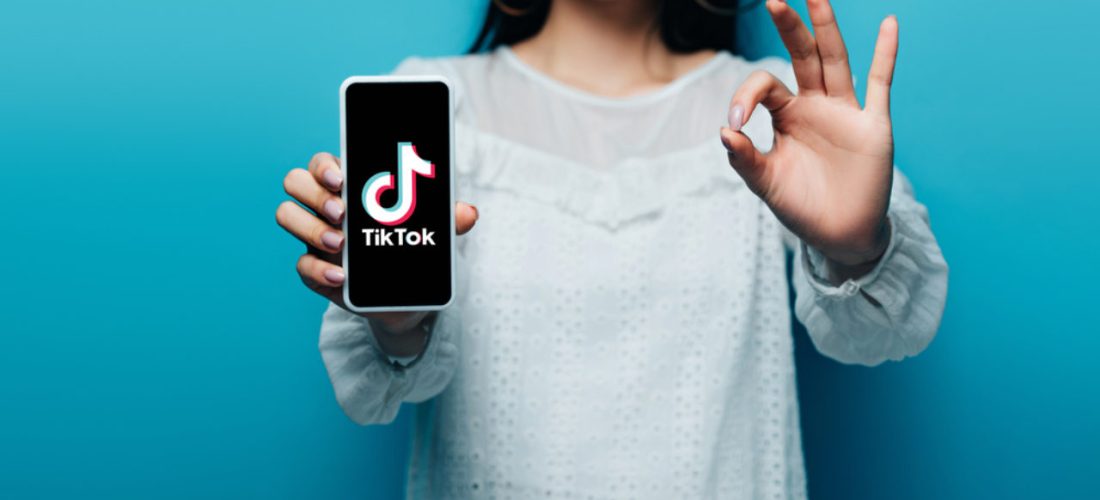 A ka TikTok përmbajtje seksuale për adoleshentët?