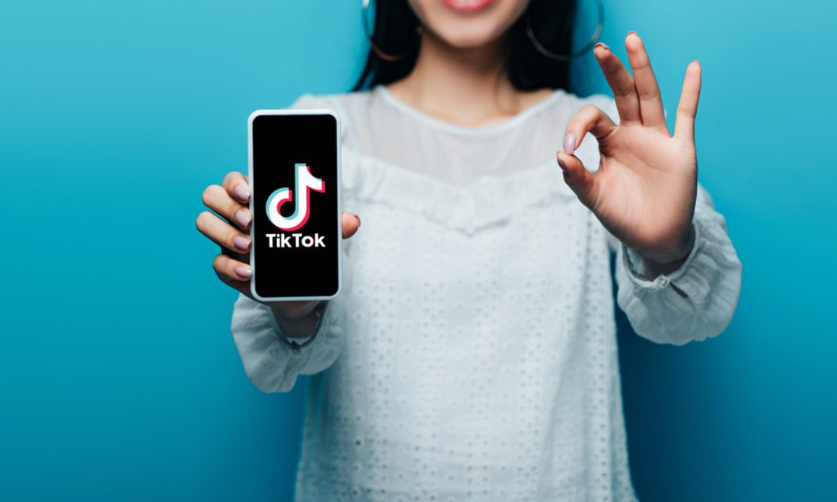 A ka TikTok përmbajtje seksuale për adoleshentët?