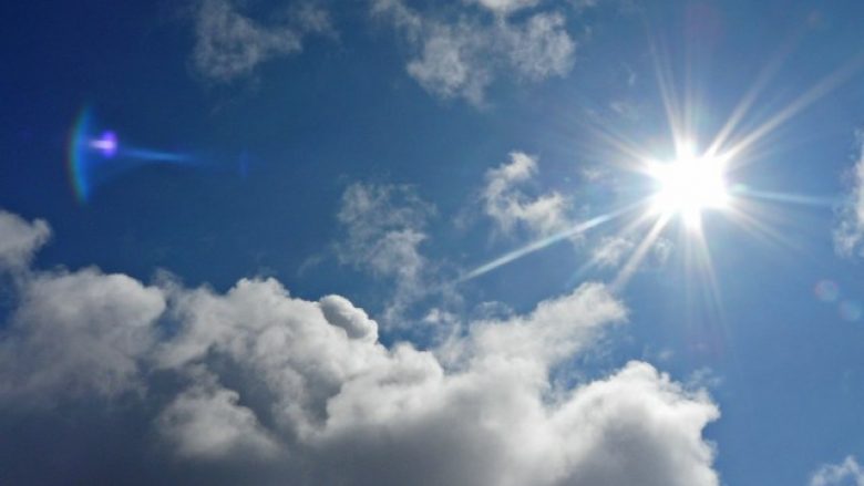 Moti sot me diell dhe vranësira, temperatura deri në 29 gradë Celsius