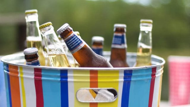 Alkooli si sëmundje sociale – Shtohen rastet me intoksikim në gjendje të rëndë, shumë janë të mitur