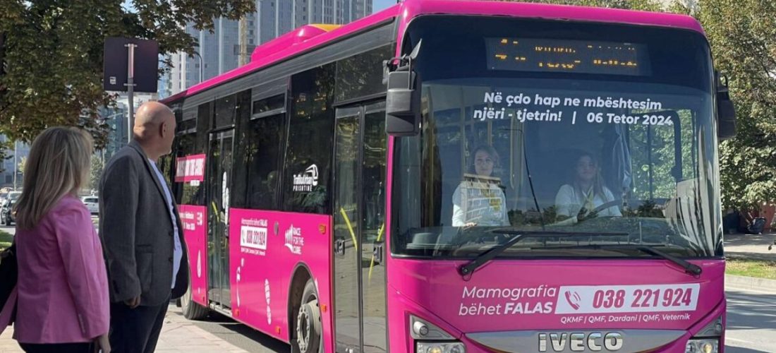 Fushatë vetëdijësuese për kancerin e gjirit – Fillon qarkullimi i autobusit me logon “Race for the Cure Prishtina 2024”