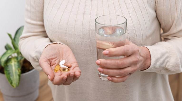 Gjinekologia thekson rëndësinë e marrjes së një vitamine për gratë pas menopauzës