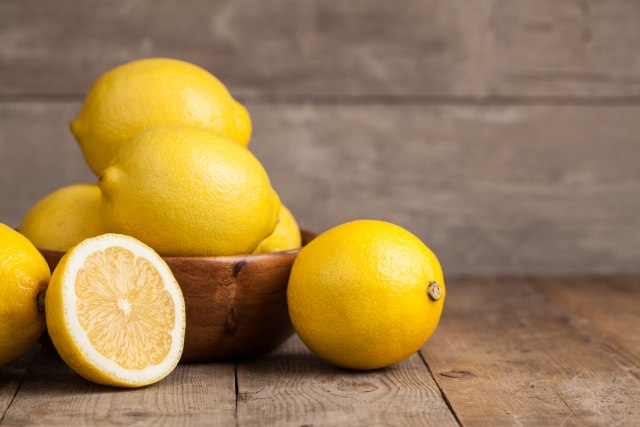 Nëntë arsye pse duhet të hani limon çdo ditë