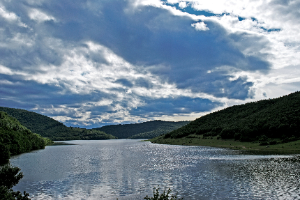 Uji në liqenin e Badocit ende me mangan të lartë