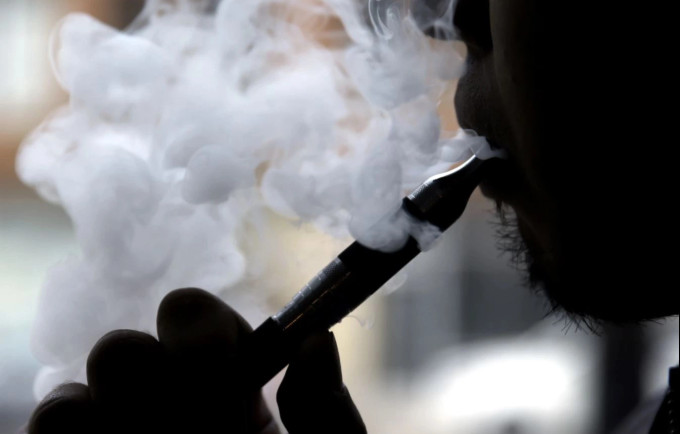 Studimi: “Vaping” edhe pa nikotinë ndikon në funksionin e enëve të gjakut