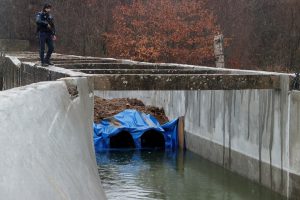 MSH: Uji që kalon nëpër kanalin e Ibër-Lepencit nuk është i pijshëm