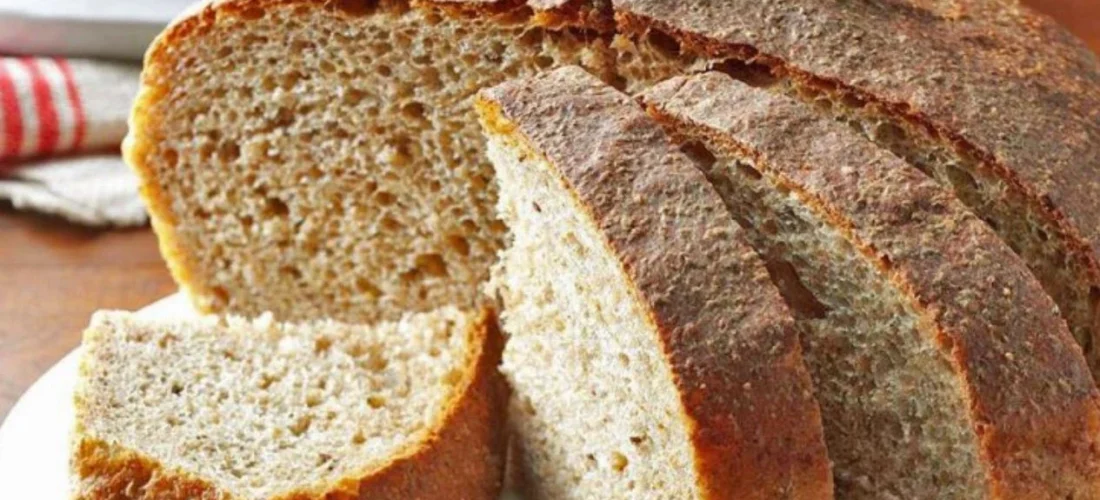Pesë arsyet pse duhet të hani bukë të thekur