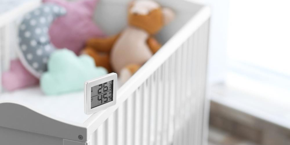 Ja sa duhet të jetë temperatura e dhomës ku flejnë foshnjat