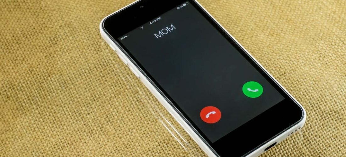 Një telefonatë me nënën mund të zvogëlojë stresin po aq sa një përqafim, sipas një studimi