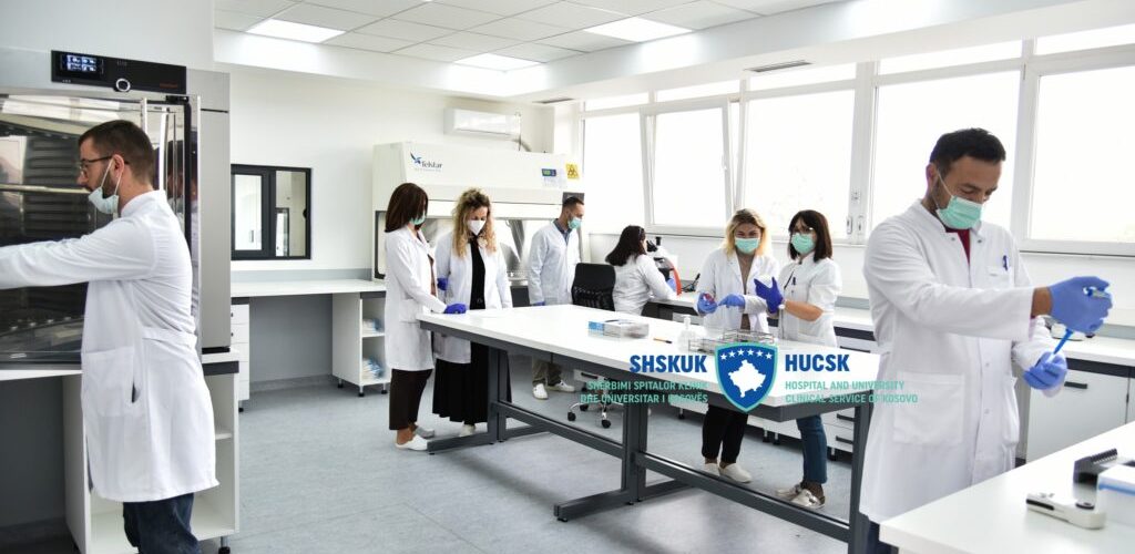 Rreth 40 mijë mostra brenda një viti u pranuan në Mikrobiologjinë Klinike në QKUK
