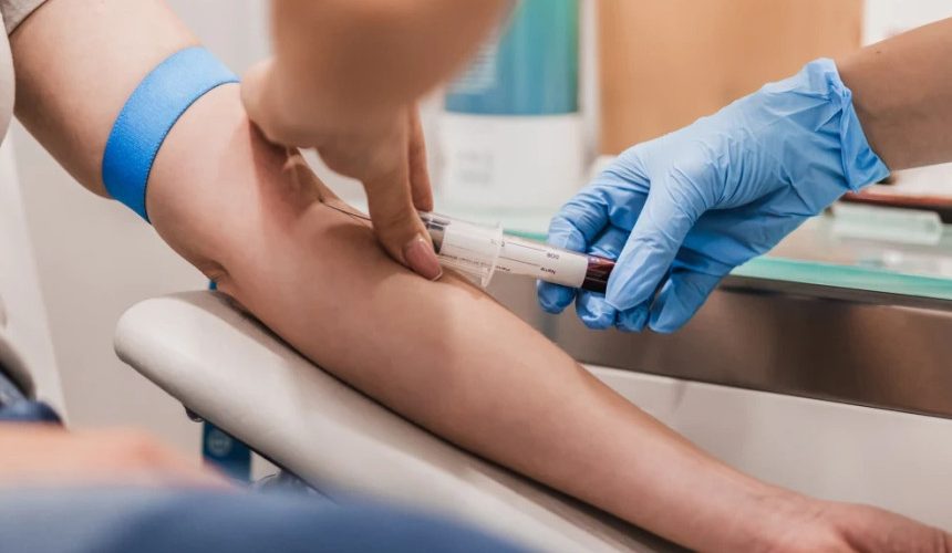 Duhet të konsumoni apo jo ushqim para analizave