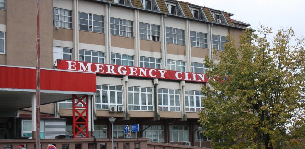 Vdes një grua në QKUK, policia po e heton rastin