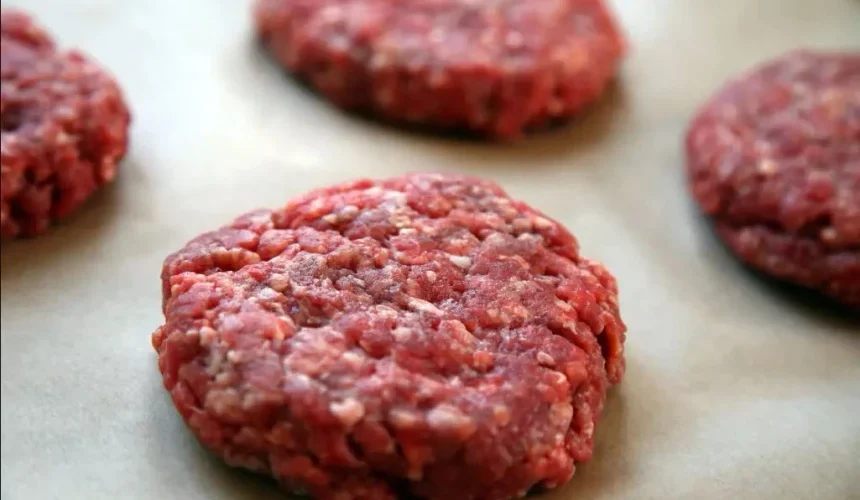 A është mishi i kuq i dëmshëm për zemrën? Varet kush e ka financuar studimin