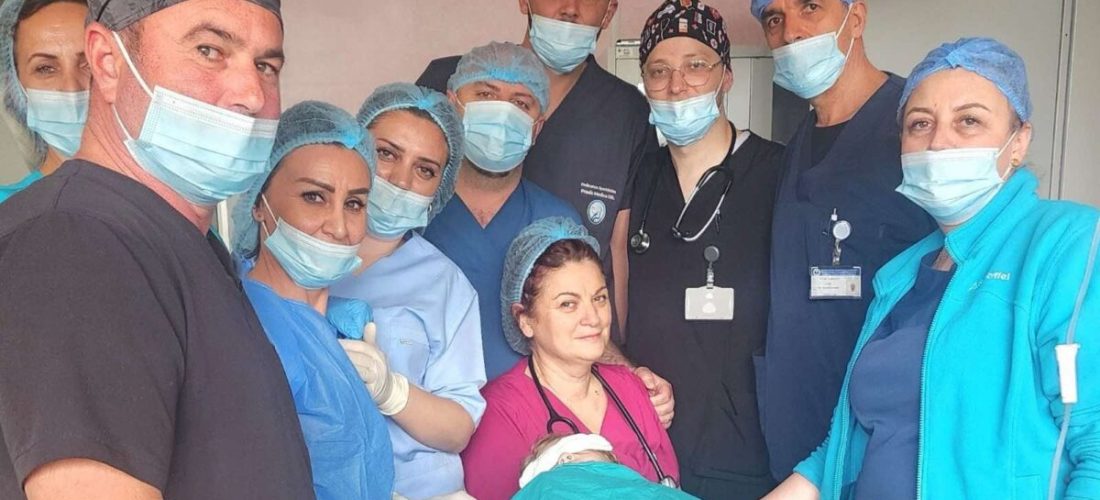 Klinika e ORL-së: Fëmijës 2-vjeçar i shpëtohet jeta pas largimit të një trupi të huaj nga rrugët e frymëmarrjes
