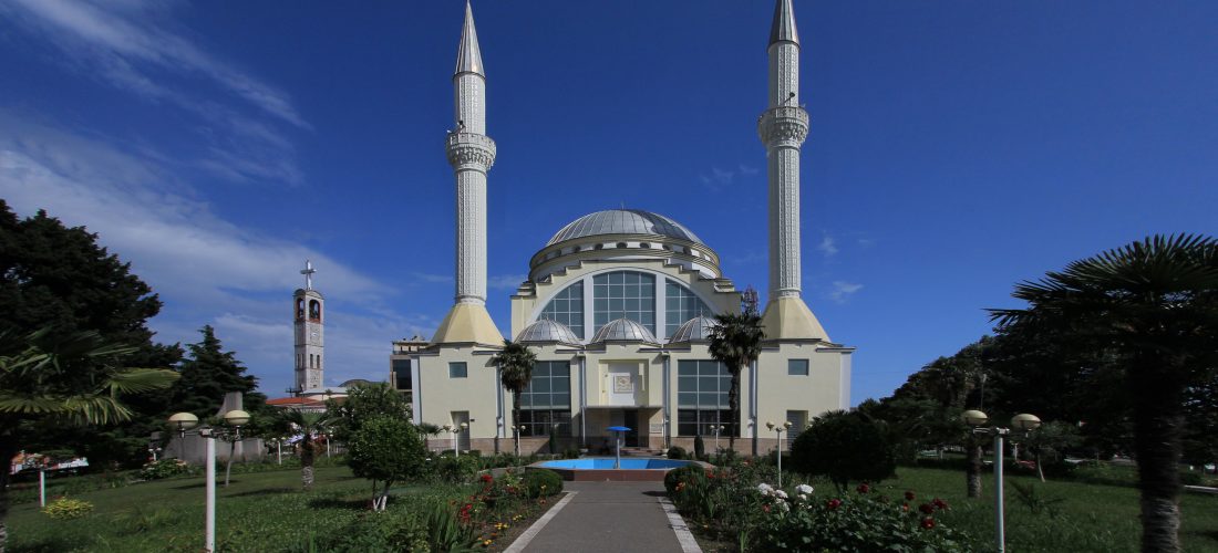 Myslimanët festojnë Kurban Bajramin, falja do bëhet mëngjesin e të premtes