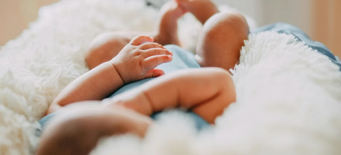 Bakteret e para me të cilat bebet e porsalindura kanë kontakt mund t’i mbrojnë nga infeksionet