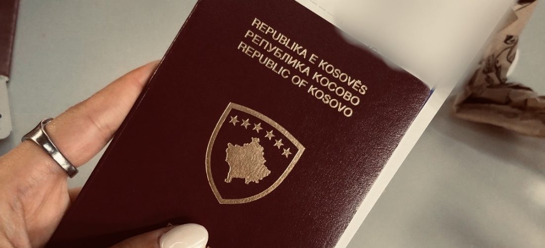 Pse nuk mund të buzëqeshim në foton e pasaportës?