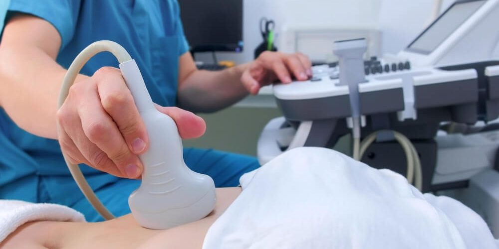 16 Eho, 11 operime dhe mbi 3 mijë analiza – të dhënat nga Spitali i Përgjithshëm në Pejë