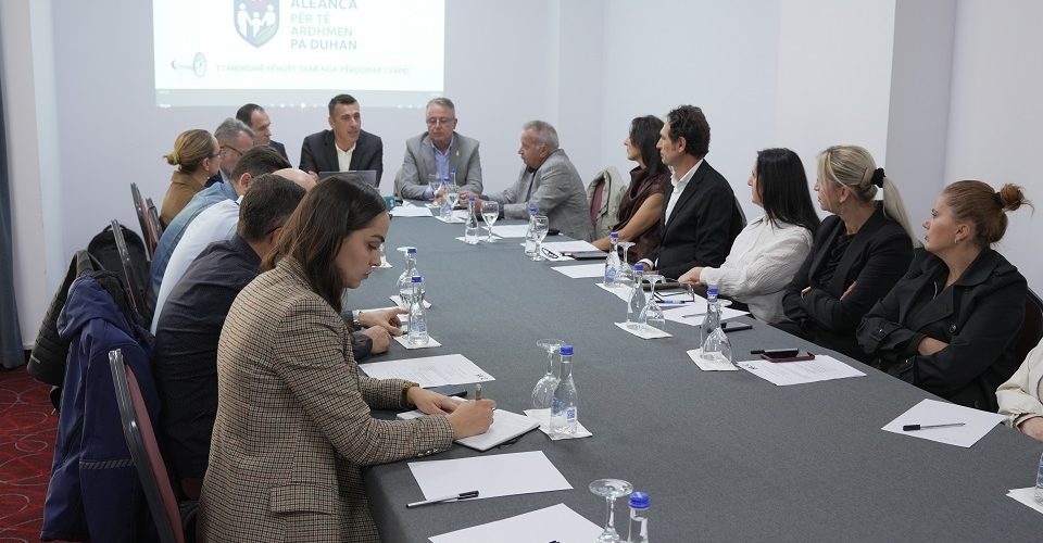 KADC: Nevojë urgjente për veprim kundër “vaping” pranë shkollave – kërkohet mbrojtje e të rinjve nga duhani dhe produktet e reja