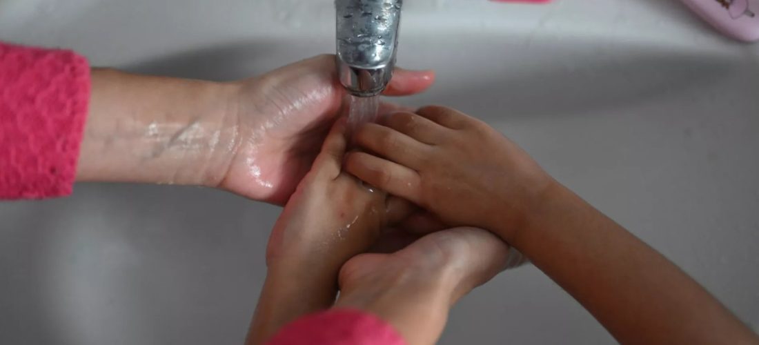 Këshilla për t’u mësuar fëmijëve larjen e duarve si zakon