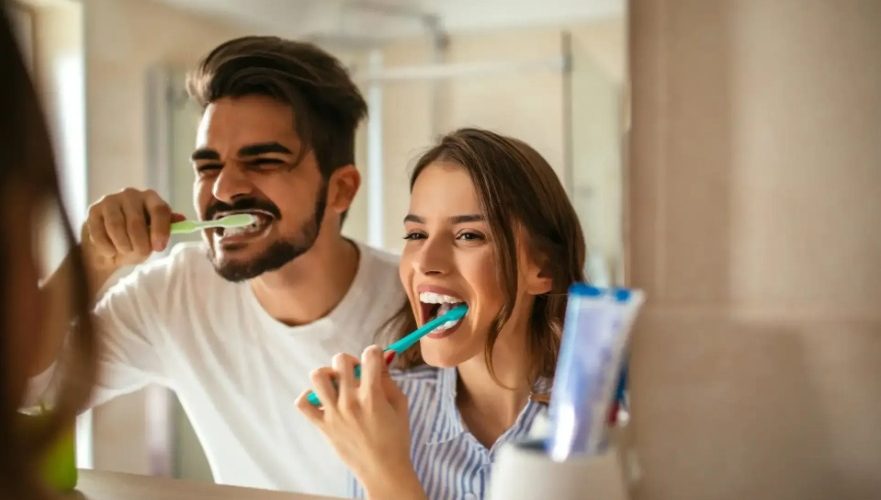 Sa pastë dhëmbësh duhet të përdorni gjatë larjes së dhëmbëve?