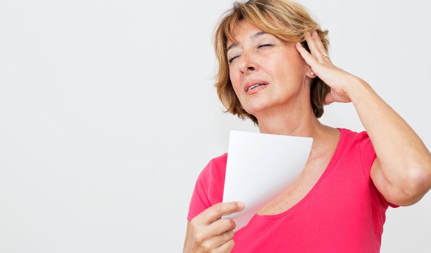 Si t’i trajtoni valët e nxehtësisë në menopauzë