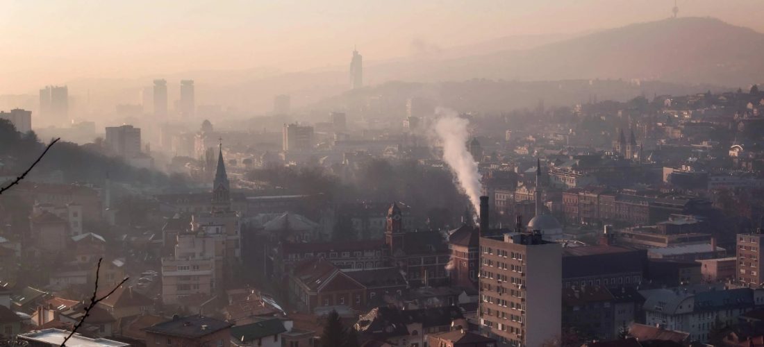Sarajeva merr masa pasi u rendit si qyteti me ajrin më të ndotur