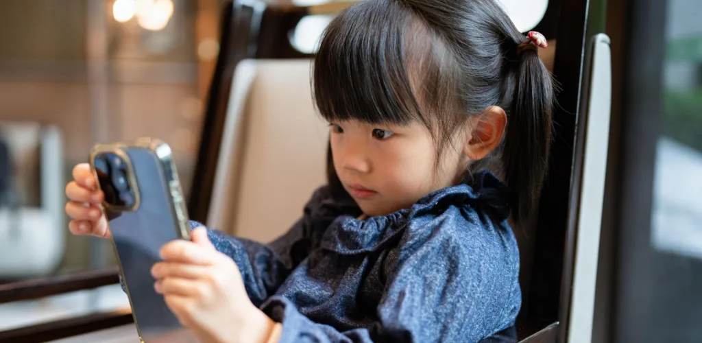 Kina propozon masa të rrepta për kompanitë e AI për të mbrojtur fëmijët