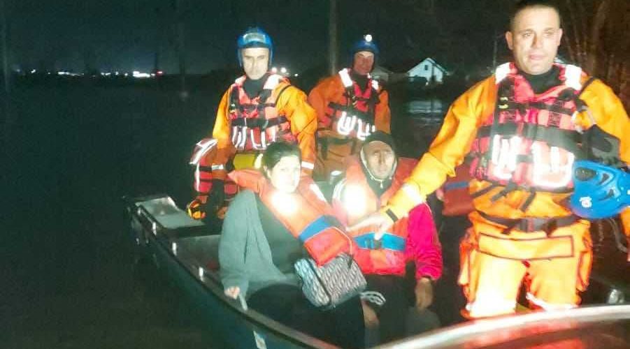 Agjencia e Menaxhimit Emergjent dje kërkoi ndihmë për evakuimin e mbi 20 familjeve