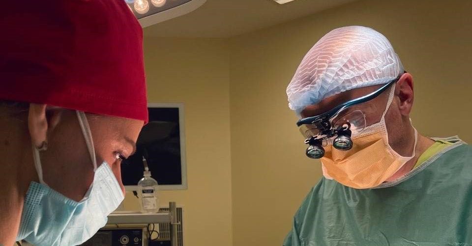 Realizohet me sukses një rast mjaft i komplikuar nga Prof. Ass. Dr. Baton Kelmendi, Dr. Shkelzen Muriqi, dhe ekipa e Spitalit të Përgjithshëm Rezonanca 2