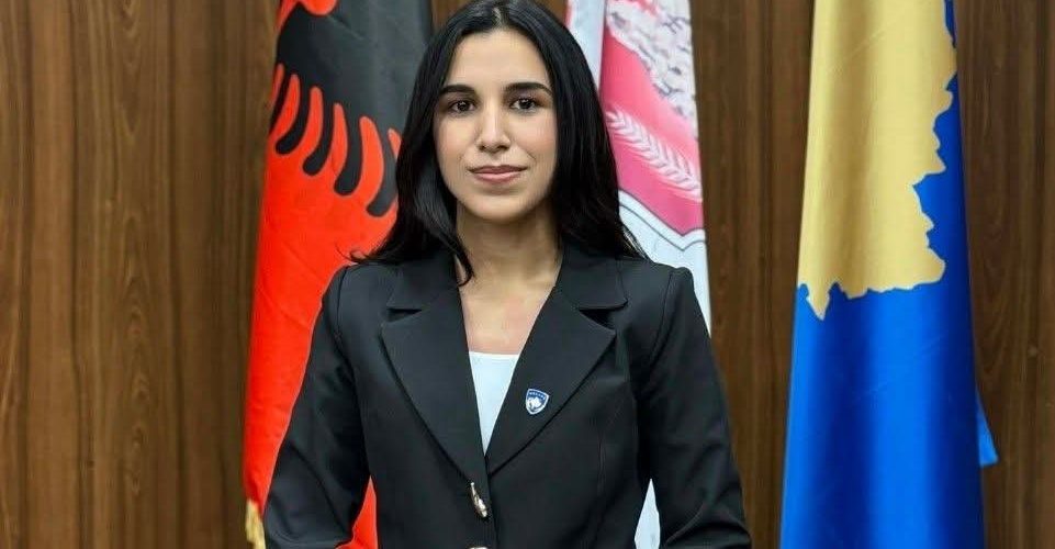 Rasti i parë në Kosovë: një vajzë nga komuniteti Ashkali emërohet nënkryetare e dytë e Komunës