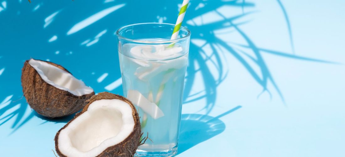 Cilat janë përfitimet e ujit të kokosit