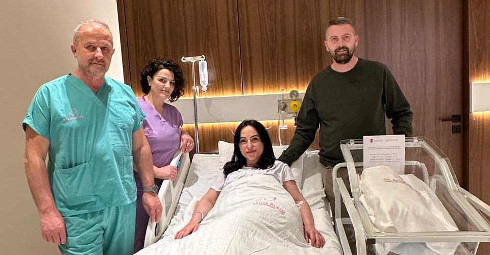 Nutricionistja e “Familja Jonë”, Albulena Shabani Ilazi lind në Klinikën Amerikane “Dr. Behar Kusari”