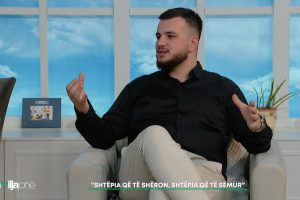 A e dini që nuk rekomandohet vendosja e pasqyrave në dhomën e ndenjës?