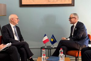 Ministri Vitia dhe Ambasadori i Francës në Kosovë diskutojnë për bashkëpunimin në fushën e shëndetësisë