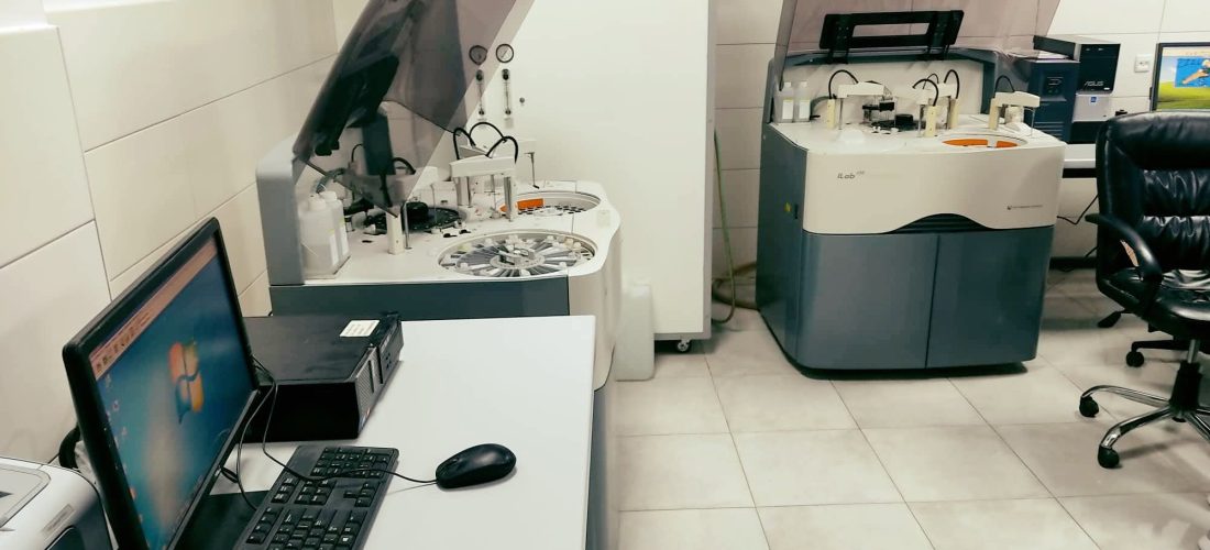 Mbi 4 mijë analiza të kryera brenda 24 orëve në Spitalin e Përgjithshëm në Pejë