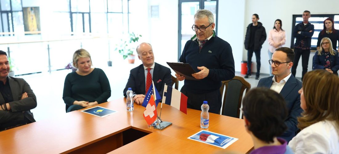 Inaugurohet hapësira frankofone në Bibliotekën e Qytetit në Gjilan
