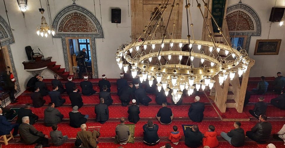 BIK: Namazi i Fitër Bajramit falet në 06:18