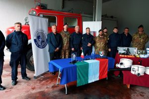 KFOR-i italian dhuron pajisje për zjarrfikësit në Istog