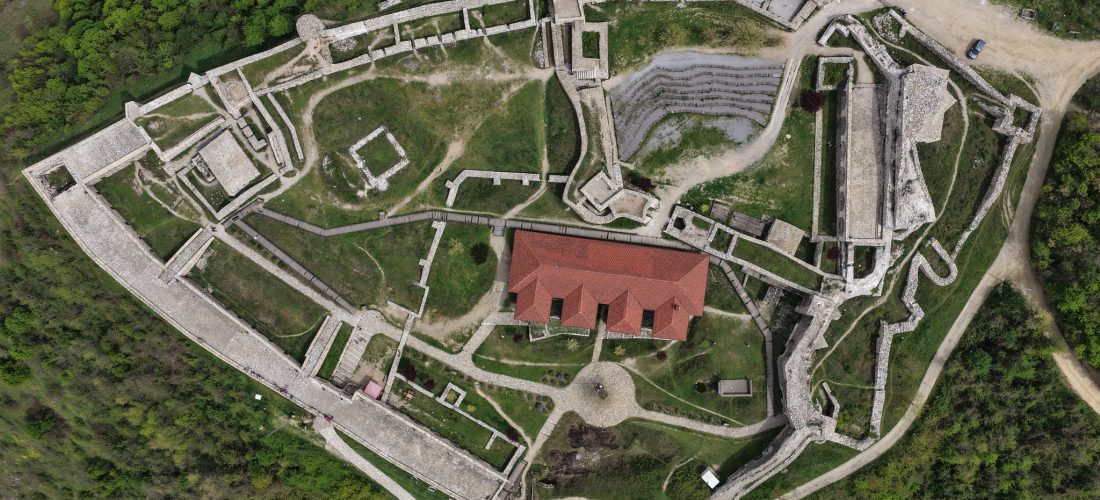 Kalaja e Prizrenit do të mbyllet përkohësisht në disa prej zonave të saj