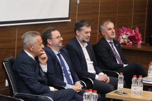 Lansohet Instituti i Farmacisë në tryezën që lidh mësimin universitar me nevojat e tregut të punës