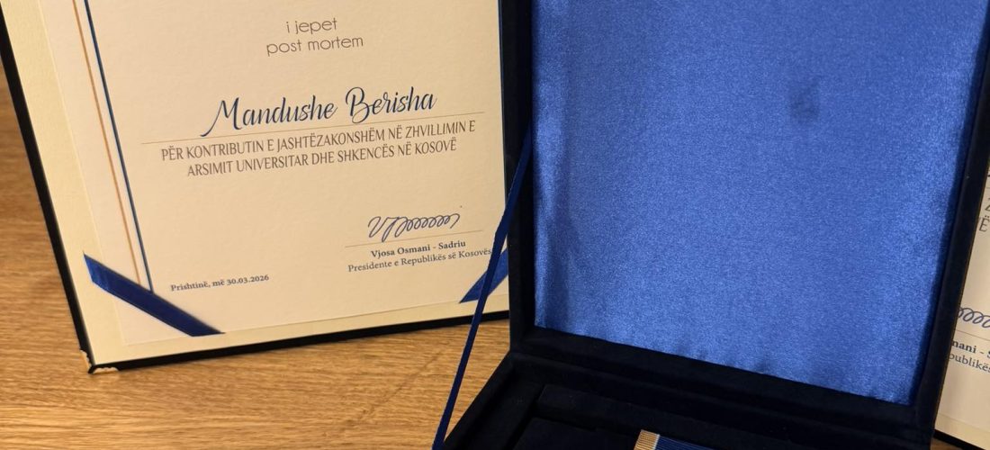 Gruaja e parë Doktor i Shkencave në Kosovë dekorohet me Medalje Presidenciale të Meritave