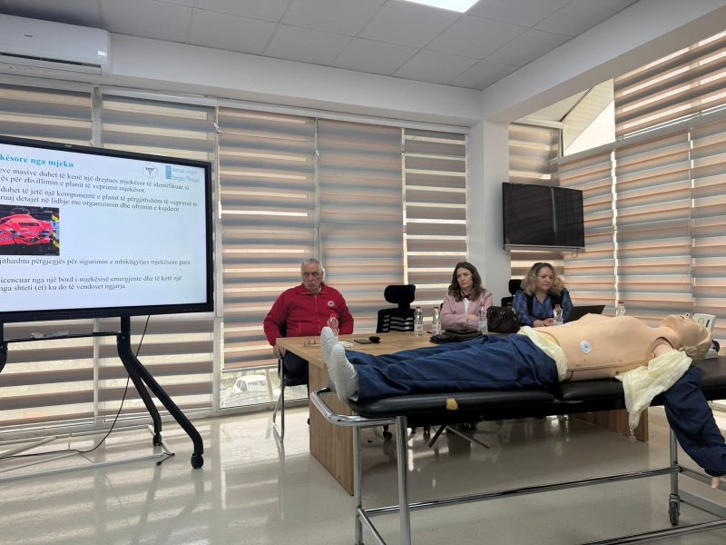 Përfundon trajnimi për menaxhimin e emergjencave në tubime masive në Qendrën e Mjekësisë Urgjente në Prishtinë