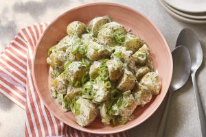 Sallatë me patate që përgatitet shpejt