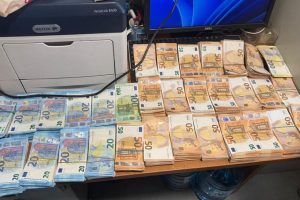 Sekuestrohen mbi 122 mijë euro të padeklaruara në Pikën Kufitare Dheu i Bardhë