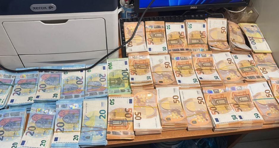 Sekuestrohen mbi 122 mijë euro dhe mbi 4 mijë lei rumunë të padeklaruara në pikëkalimin kufitar Dheu i Bardhë