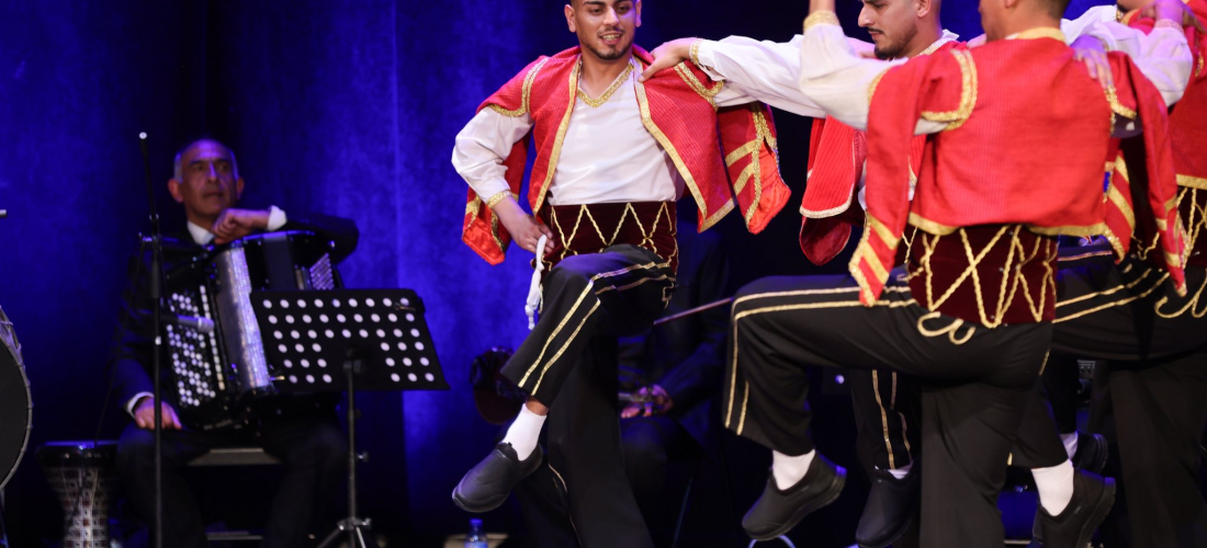 Përmes këngëve të vjetra dhe valleve tradicionale u festua identiteti rom