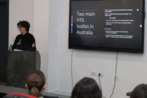 Profesoresha më e cituar shqiptare në botë takohet me prorektorët e UP-së dhe ligjëron në Fakultetin e Mjekësisë