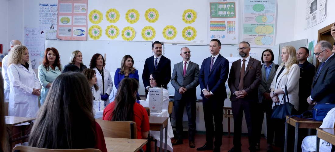 Nxënësit në Mitrovicë vaksinohen dhe informohen për rëndësinë e imunizimit